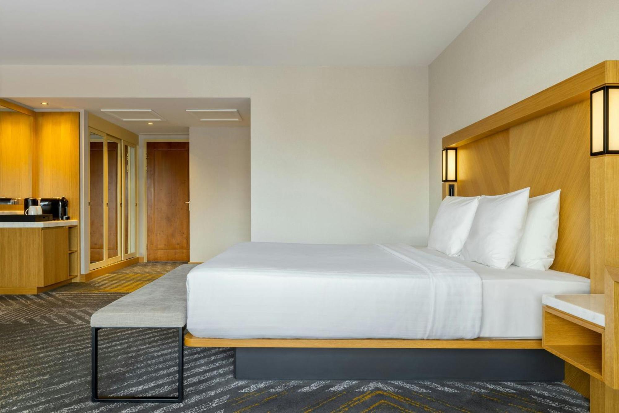 Executive Large King Room,1632244432:JPEG